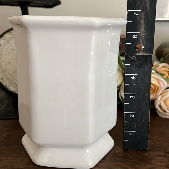 🌸Ceramic Vase - Picture 7 of 9